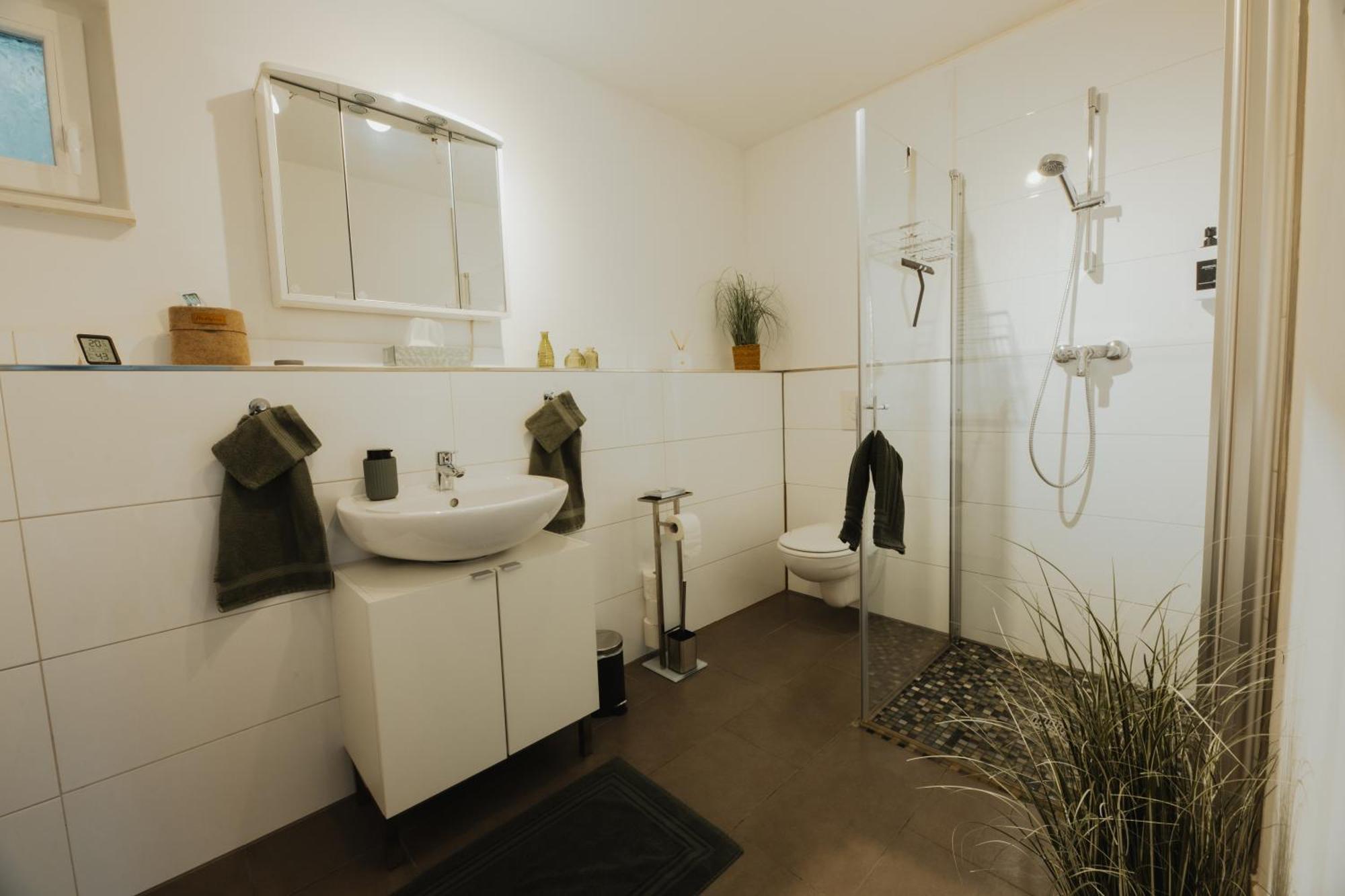 40Qm Wohlfuehl-Apartment Im Gruenen Mit Sorglospaket Wuppertal Ngoại thất bức ảnh